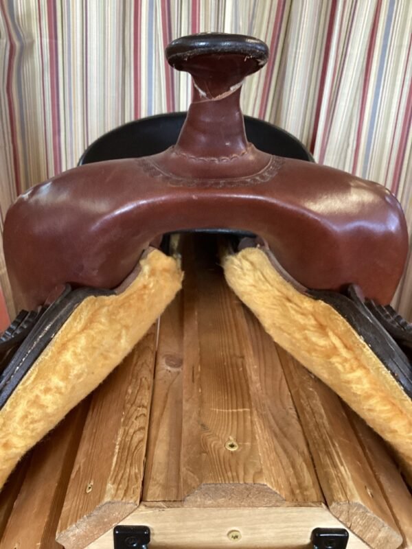 15" Bear Valley Oregon Trail Saddle w Flank Cinch - Image 6