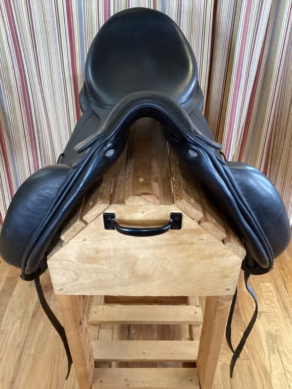 18" CWD Dressage Saddle - Image 3