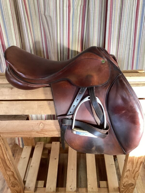 17" County Pro Fit CC Saddle w Leathers and Irons - Image 4