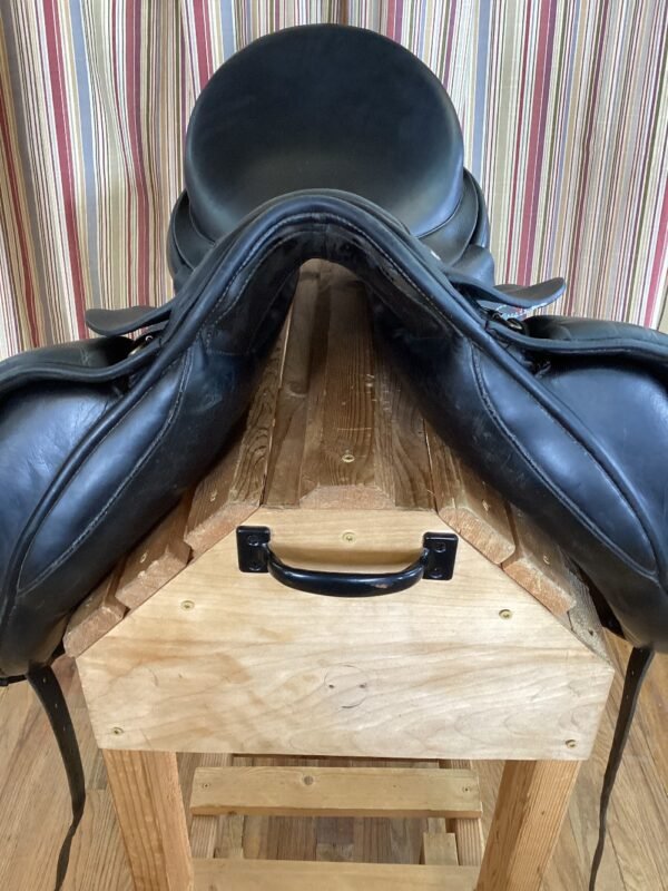 17" Hulsebos Dressage Saddle - Image 4